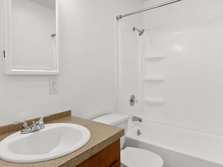 Park Ridge Apartments — Photo 54