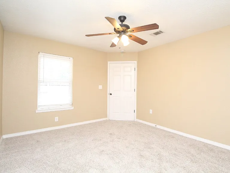 416 Bremen Ave — Photo 9