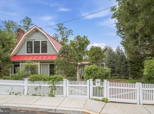 26 Wellesley Cir, Glen Echo, MD 20812