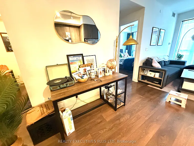 50 Bruyeres Mews #518 — Photo 23