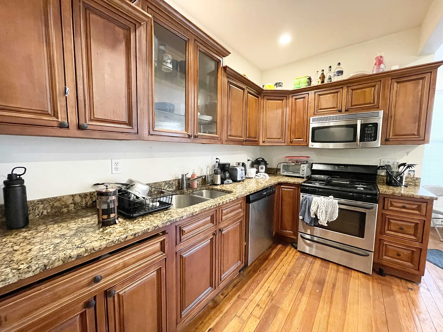 4 bed, $4,575 — Photo 1