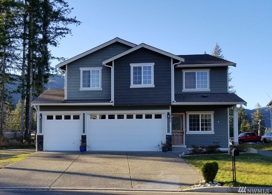 Large, beautiful, 4 bedroom, 2.5 bathroom home sitting on .32 acres.