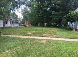 808 N Main St, Saint Elmo, IL 62458