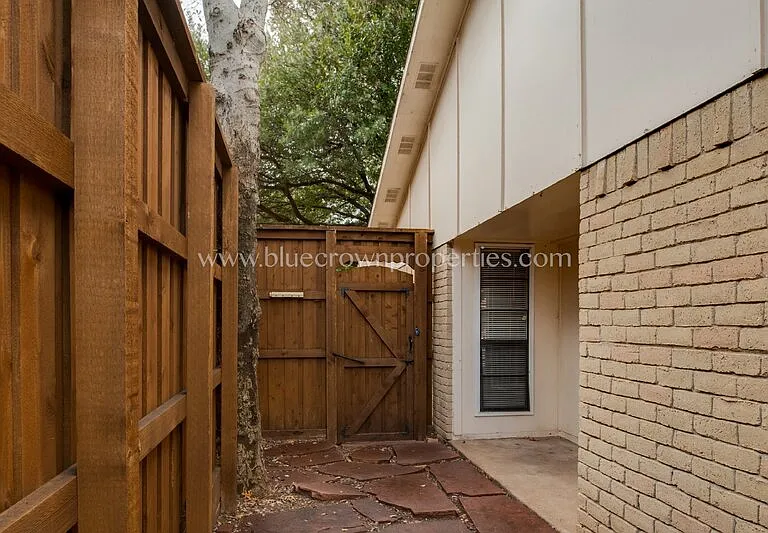 10239 Catalpa Rd — Photo 38