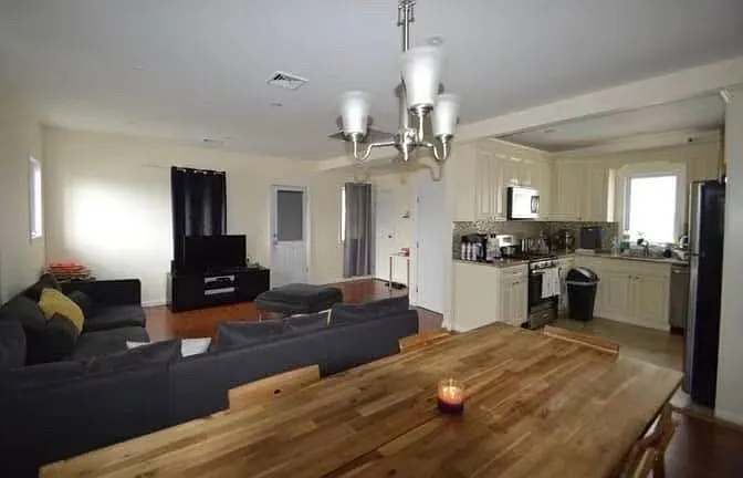 414 Laurelton Blvd — Photo 1