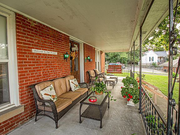 4th image of 303 W 8th St