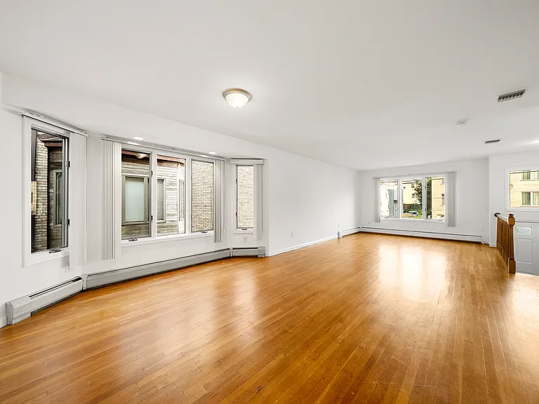 2462B E 7th St #B — Photo 10