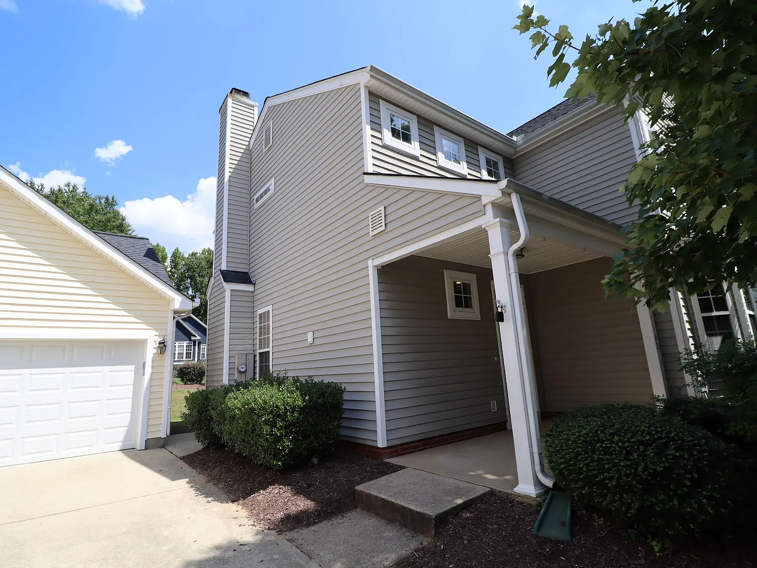 Inviting End Unit Townhome in Apex Available Immediately — Photo 2