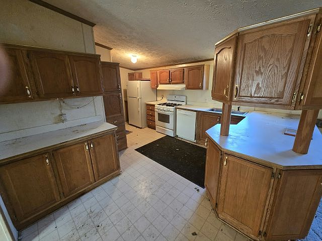 2nd image of 119 Maple Dr #52