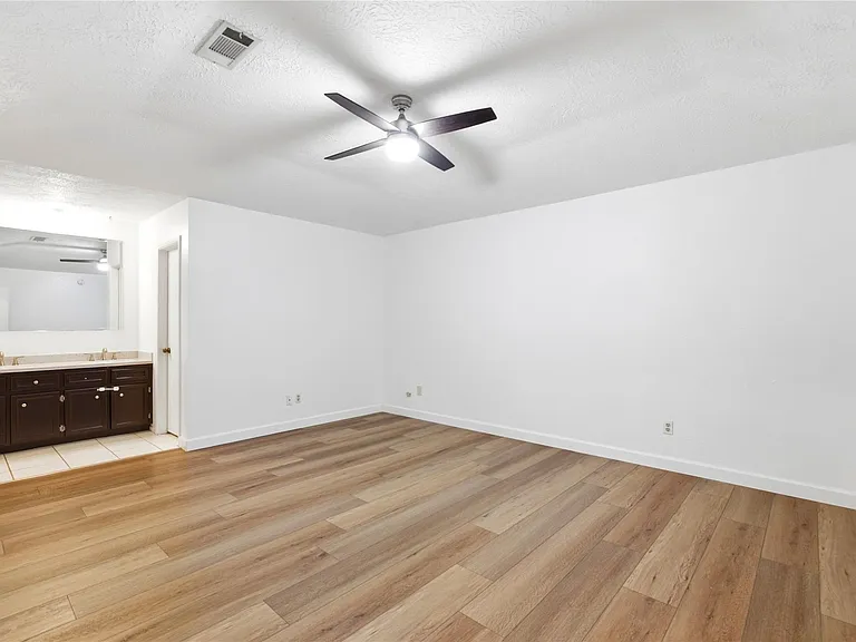6009 Leafwood Cir — Photo 32