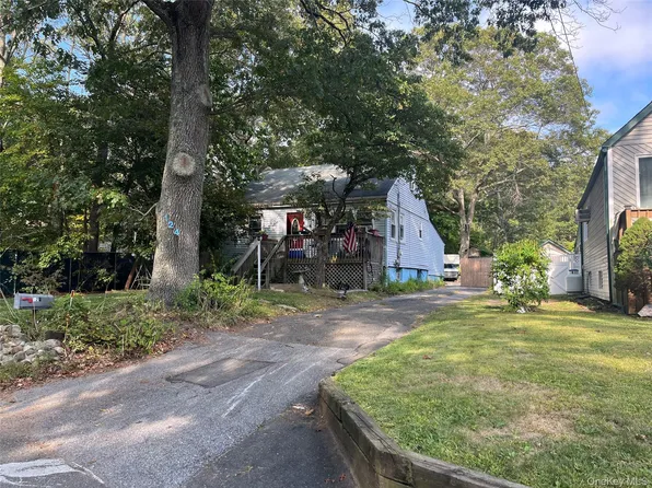 124 River Road, Shirley, NY 11967