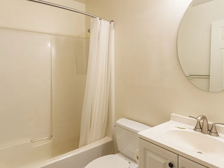 The Commodore Apartments — Photo 7
