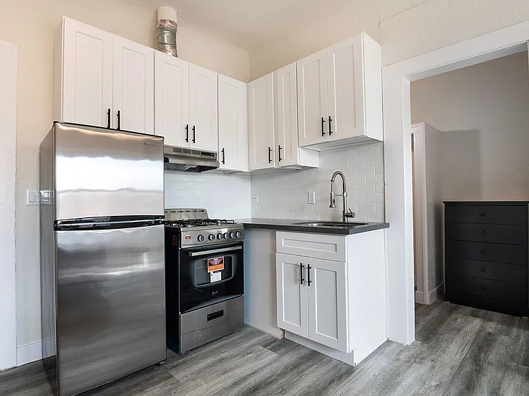 27th Street Studios and One Bedrooms — Photo 19