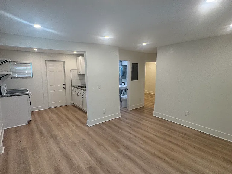 2243 Auburn St S #1 — Photo 8