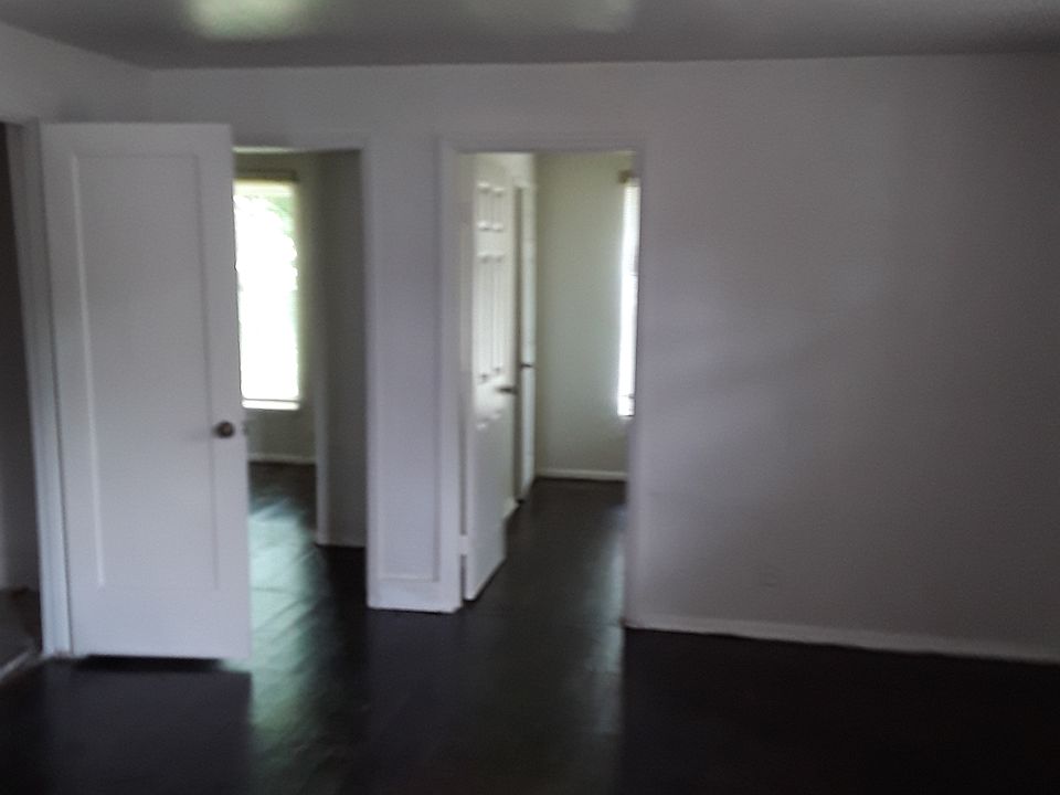 2nd image of 225 Treutland Ave