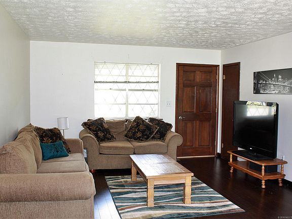 4th image of 701 N Talihina St