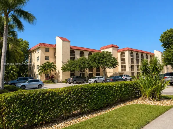 3261 Holiday Springs Blvd APT 401, Margate, FL 33063