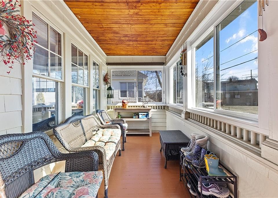 139 Ferncrest Ave, Cranston, RI 02905 Zillow