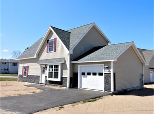 2 Boulder Dr #1, Kennebunk, ME 04043