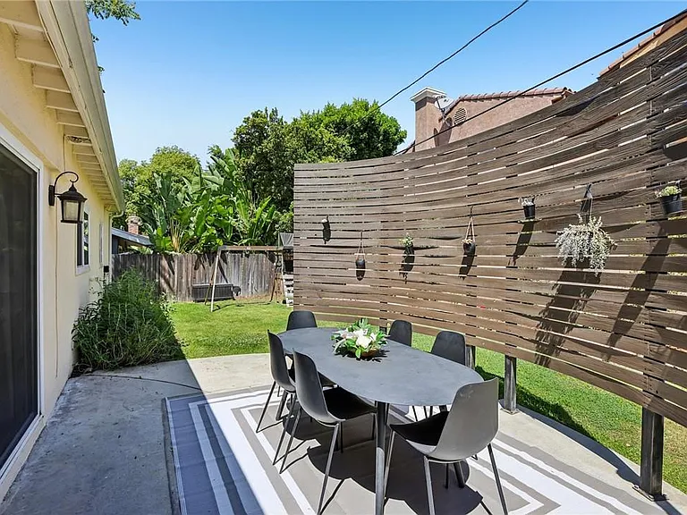 16729 Archwood St — Photo 27