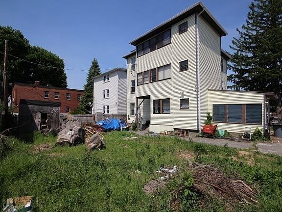 4th image of 10 Sheridan St