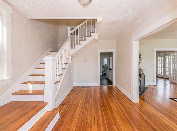 3rd image of 803 Euclid Ave