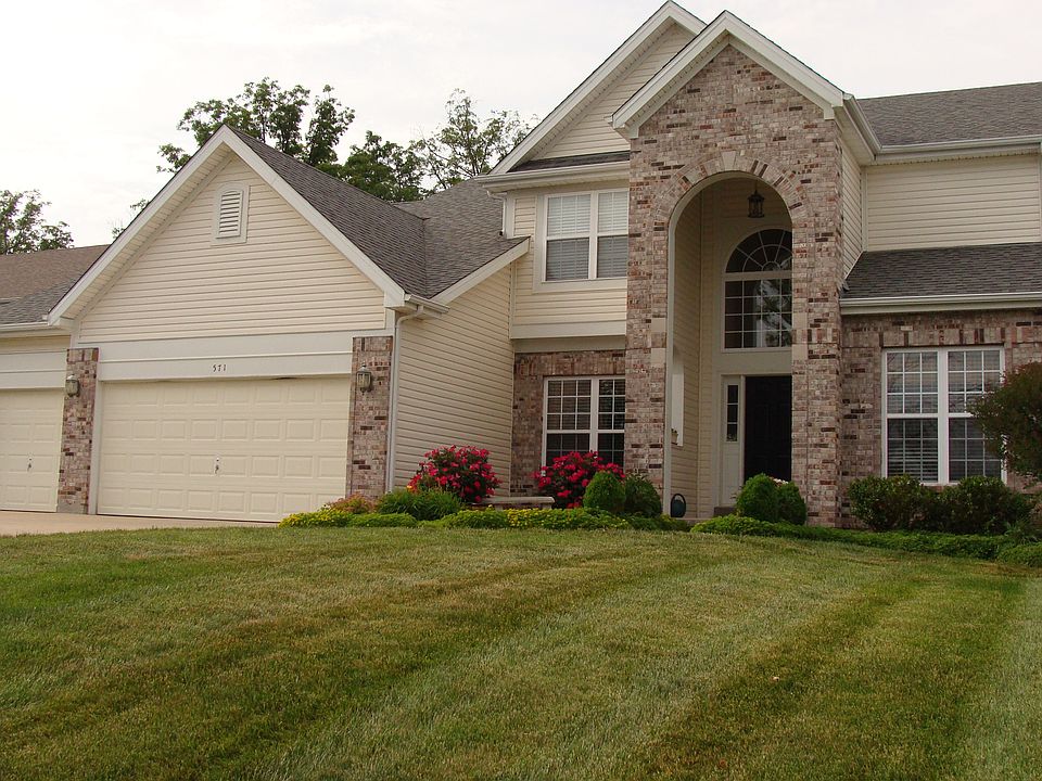 1st image of 571 Oakwood Dr