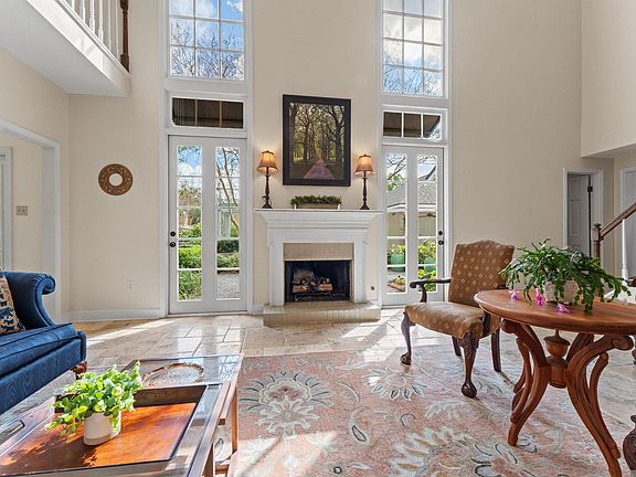 5th image of 1925 Country Club Dr