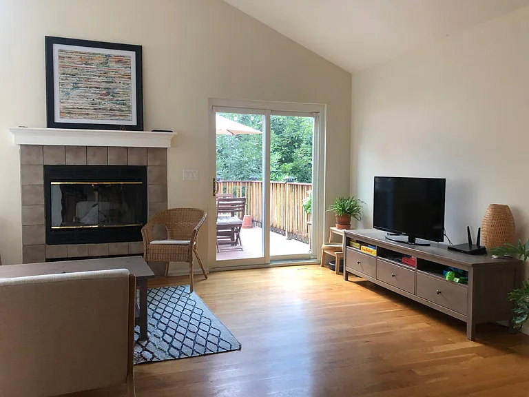 83 Mineola Ct — Photo 7