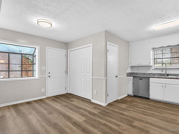 5th image of 2208 Briar Gate Dr