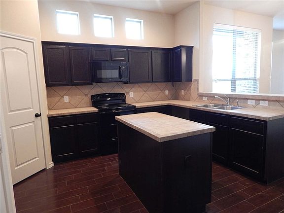 4th image of 124 Creekside Villa Dr