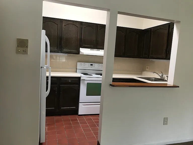 929 E Pleasant Ave — Photo 3