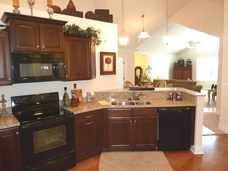 4th image of 5085 Cheshire Glen Rd