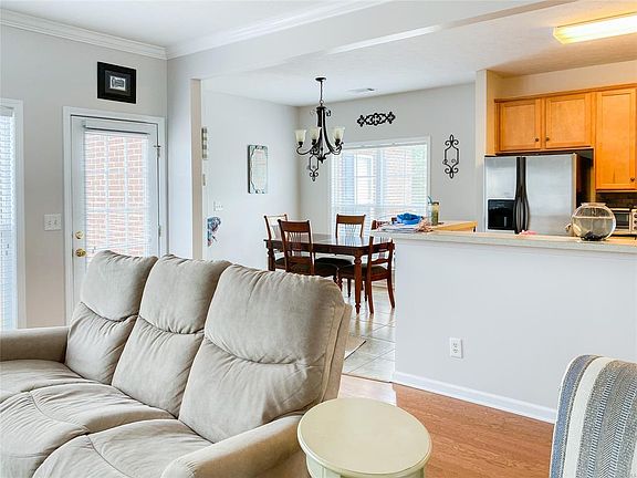 5th image of 608 Old Camp Ct