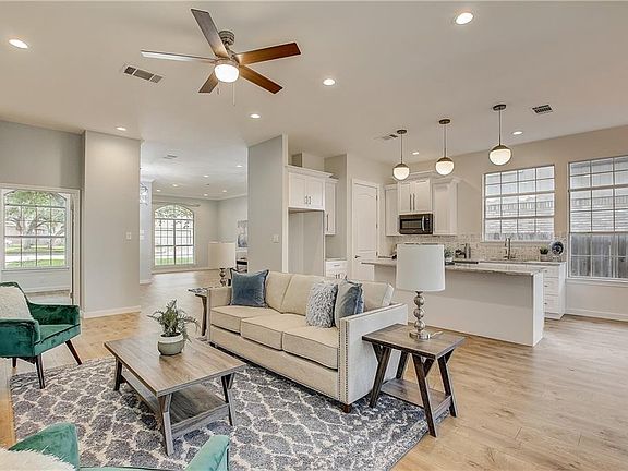 2nd image of 1001 Oakwood Blvd