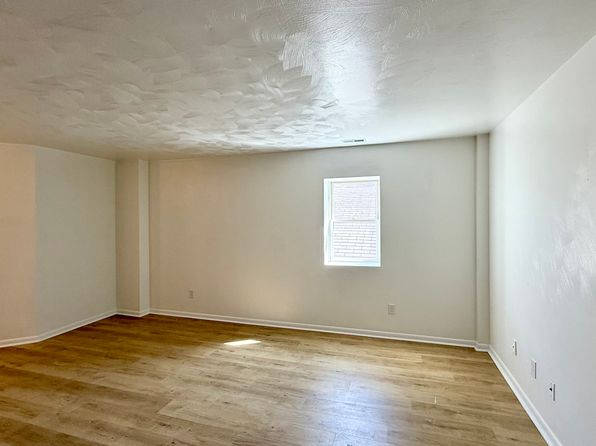527 Broad Ave APT 15