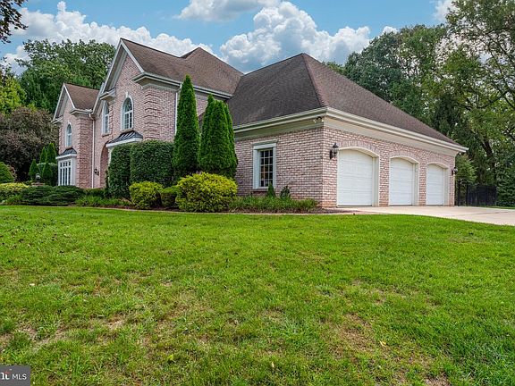 3rd image of 1098 Stoney Run Rd
