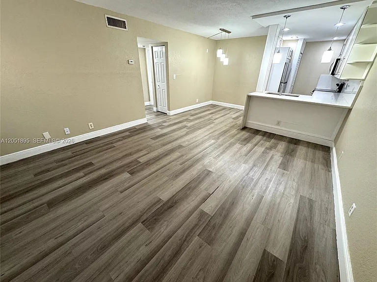 2626 Riverside Dr #2626 — Photo 3