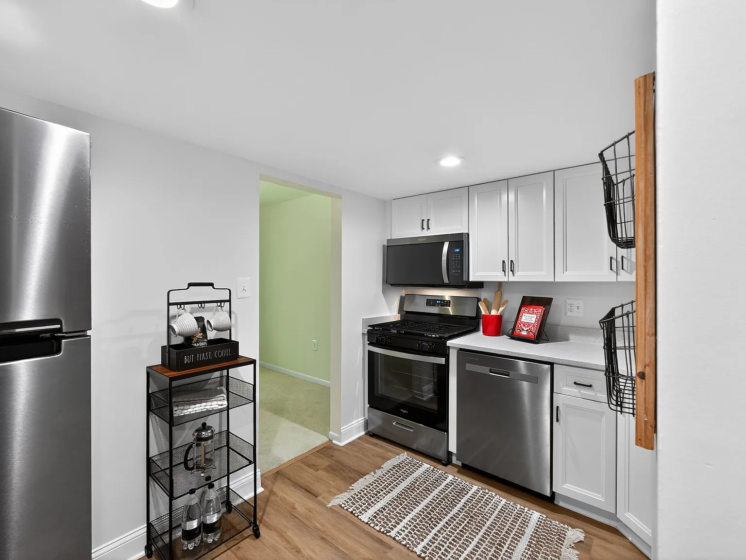 2 bed, 986 sqft, $2,000 — Photo 2