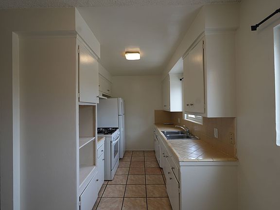 5th image of 11915 Manor Dr