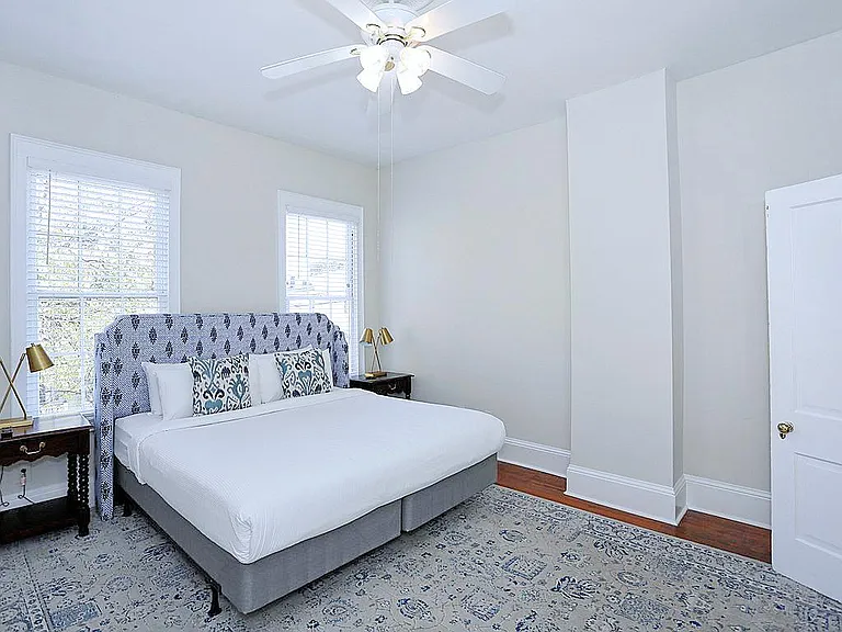 415 E Gordon St — Photo 36