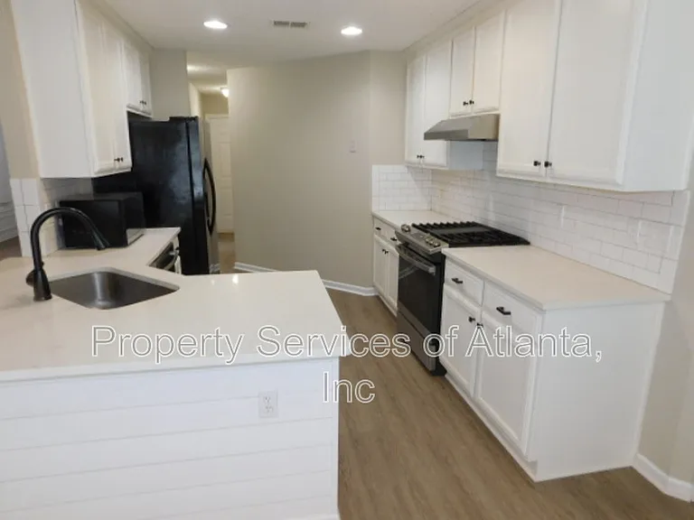 101 Moss Pointe Dr — Photo 12