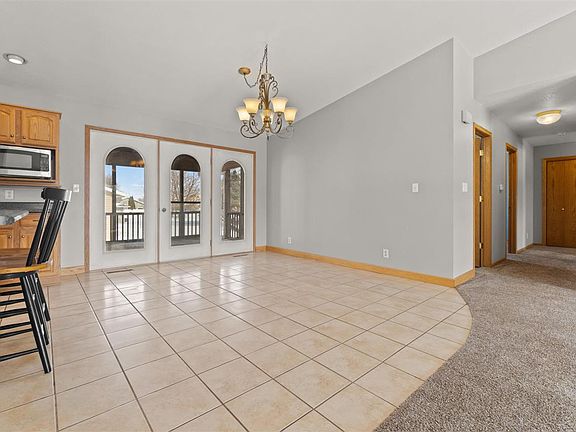 5th image of 702 E 14th St