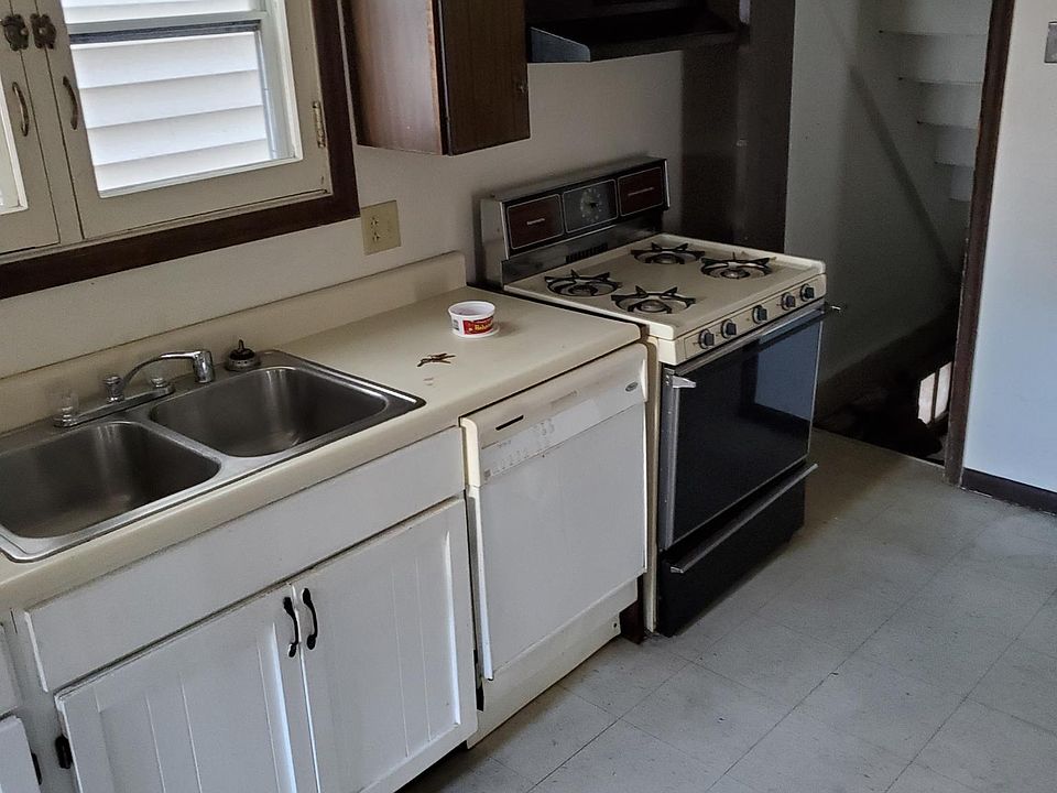 1st image of 103 2nd Ave