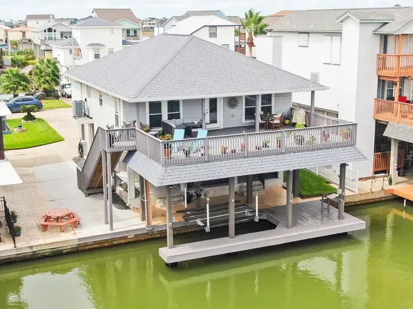 306 Admiral Cir, Tiki Island, TX 77554
