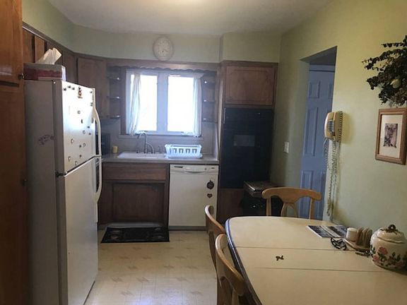 4th image of 36 Montauk Pl