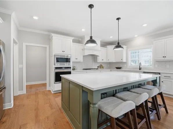 318 NW Ambersham Dr, Lees Summit, MO 64081