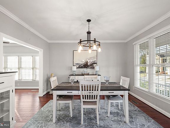 4th image of 1 Hemlock Ct