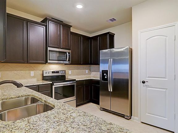 4th image of 412 Hollow Brook Ln