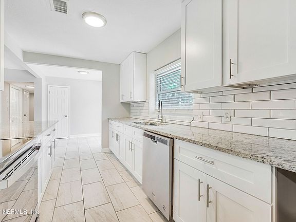 5th image of 8419 N Lostara Ave